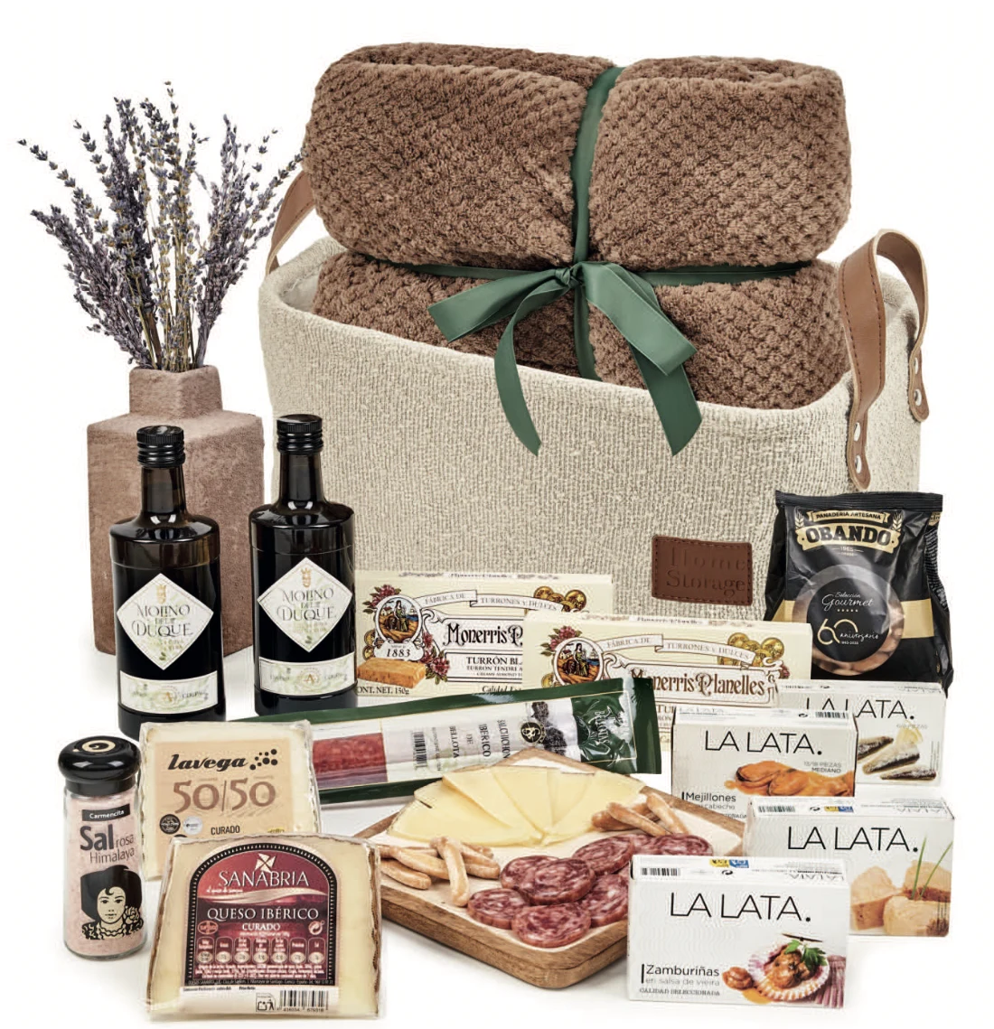 Lote 220 sin alcohol con cesta marrón, manta, aceite, queso, conservas y turrones